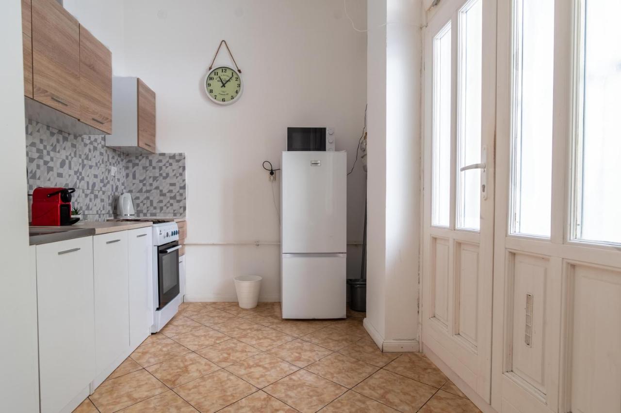 Ferienwohnung Very Central 1-Br Apt With Patio Budapest Exterior foto