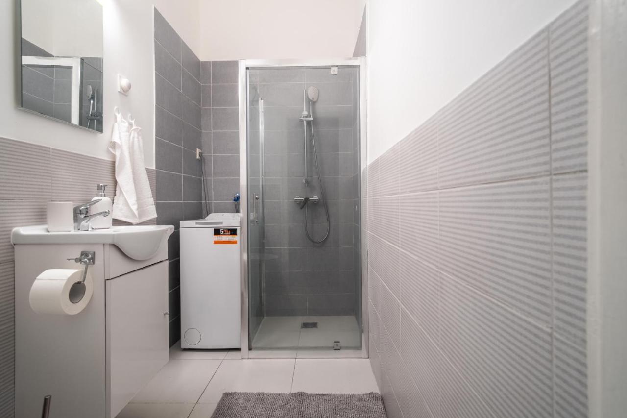 Ferienwohnung Very Central 1-Br Apt With Patio Budapest Exterior foto